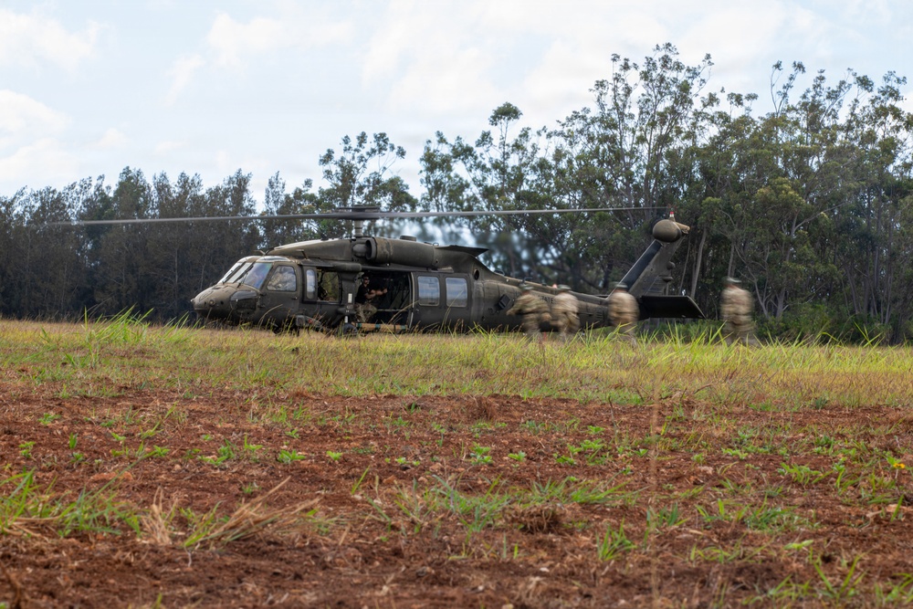 U.S. Army Soldiers conduct Air Assault training across Oahu