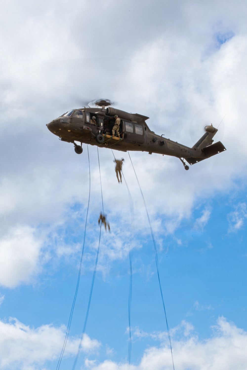 U.S. Army Soldiers conduct Air Assault training across Oahu
