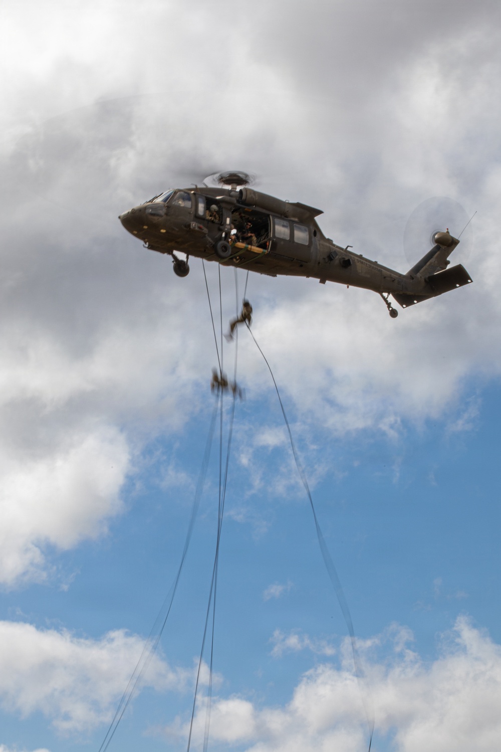 U.S. Army Soldiers conduct Air Assault training across Oahu