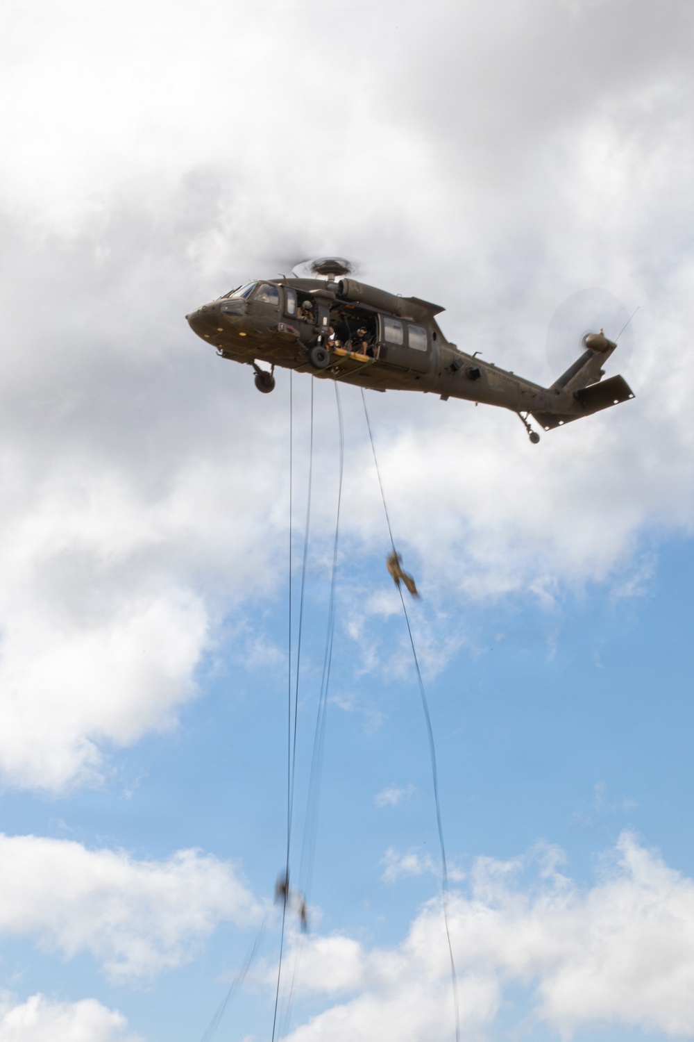 U.S. Army Soldiers conduct Air Assault training across Oahu