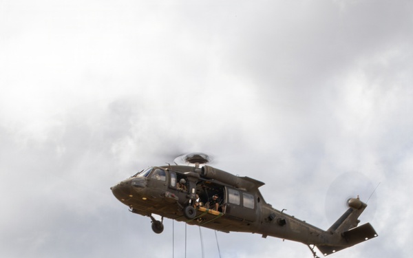U.S. Army Soldiers conduct Air Assault training across Oahu