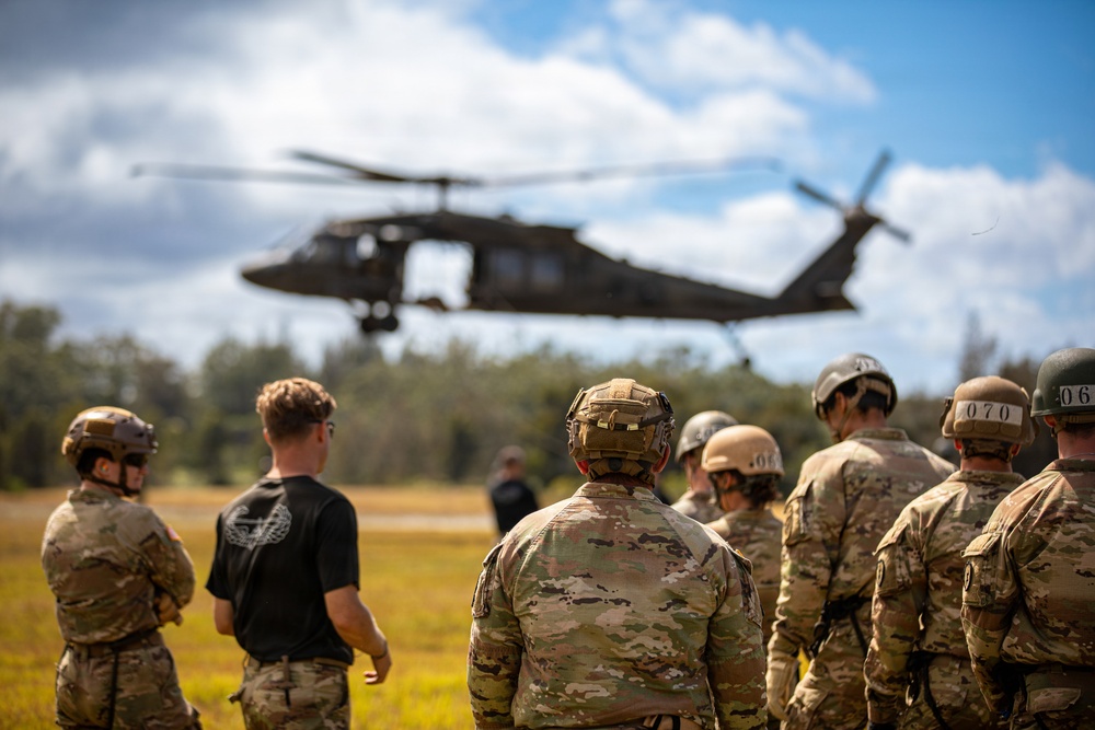 U.S. Army Soldiers conduct Air Assault training across Oahu