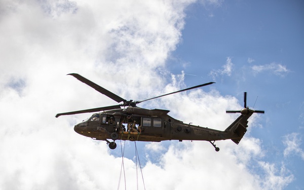 U.S. Army Soldiers conduct Air Assault training across Oahu