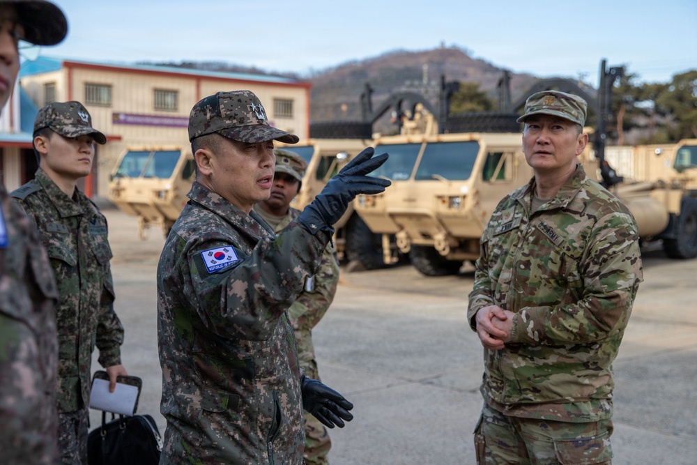 Maj. Gen. Park, Jin Won, the assistant chief of staff for Logistics (C4) at the Combined Forces Command (CFC), visited Camp Carroll with his senior staff on Jan. 30.