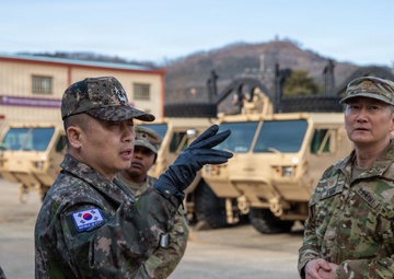 Maj. Gen. Park, Jin Won, the assistant chief of staff for Logistics (C4) at the Combined Forces Command (CFC), visited Camp Carroll with his senior staff on Jan. 30.