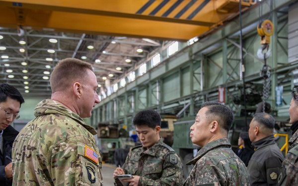 Maj. Gen. Park, Jin Won, the assistant chief of staff for Logistics (C4) at the Combined Forces Command (CFC), visited Camp Carroll with his senior staff on Jan. 30.