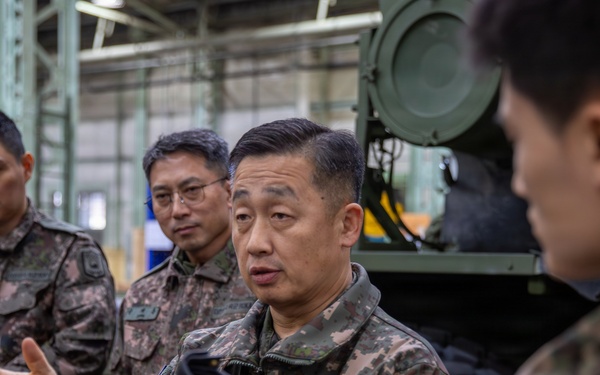Maj. Gen. Park, Jin Won, the assistant chief of staff for Logistics (C4) at the Combined Forces Command (CFC), visited Camp Carroll with his senior staff on Jan. 30.