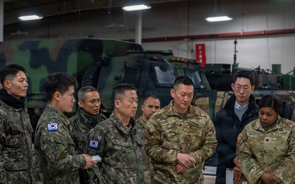Maj. Gen. Park, Jin Won, the assistant chief of staff for Logistics (C4) at the Combined Forces Command (CFC), visited Camp Carroll with his senior staff on Jan. 30.