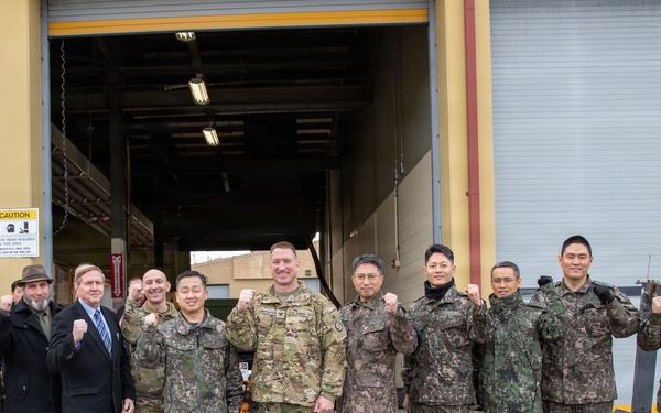 Maj. Gen. Park, Jin Won, the assistant chief of staff for Logistics (C4) at the Combined Forces Command (CFC), visited Camp Carroll with his senior staff on Jan. 30.