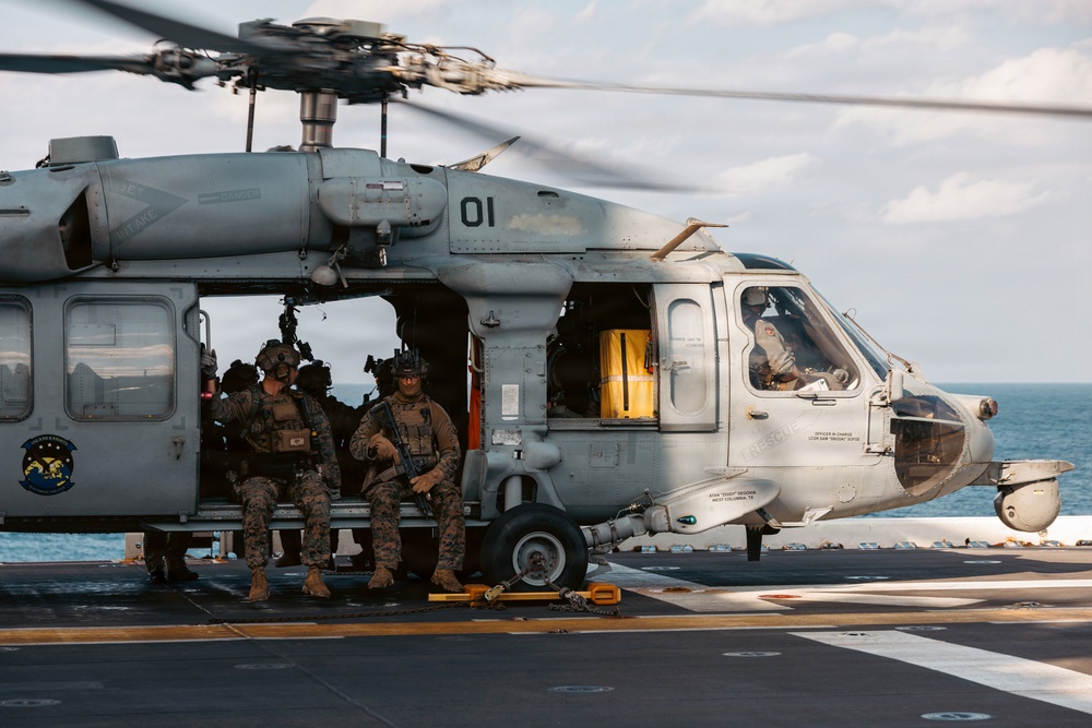 31st MEU | MRF Fast Ropes aboard USS Tripoli
