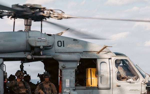 31st MEU | MRF Fast Ropes aboard USS Tripoli