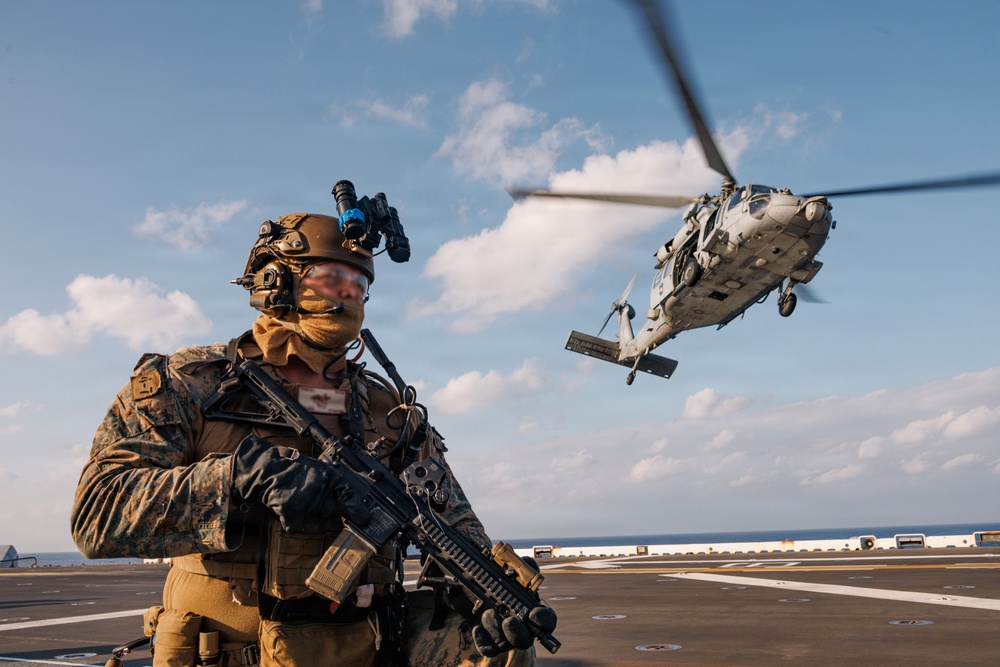 31st MEU | MRF Fast Ropes aboard USS Tripoli