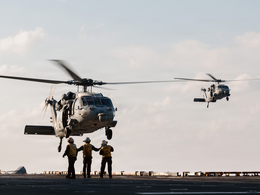 31st MEU | MRF Fast Ropes aboard USS Tripoli