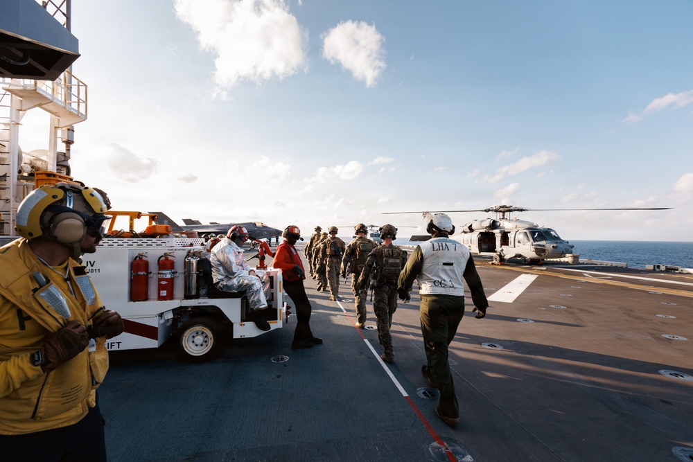 31st MEU | MRF Fast Ropes aboard USS Tripoli
