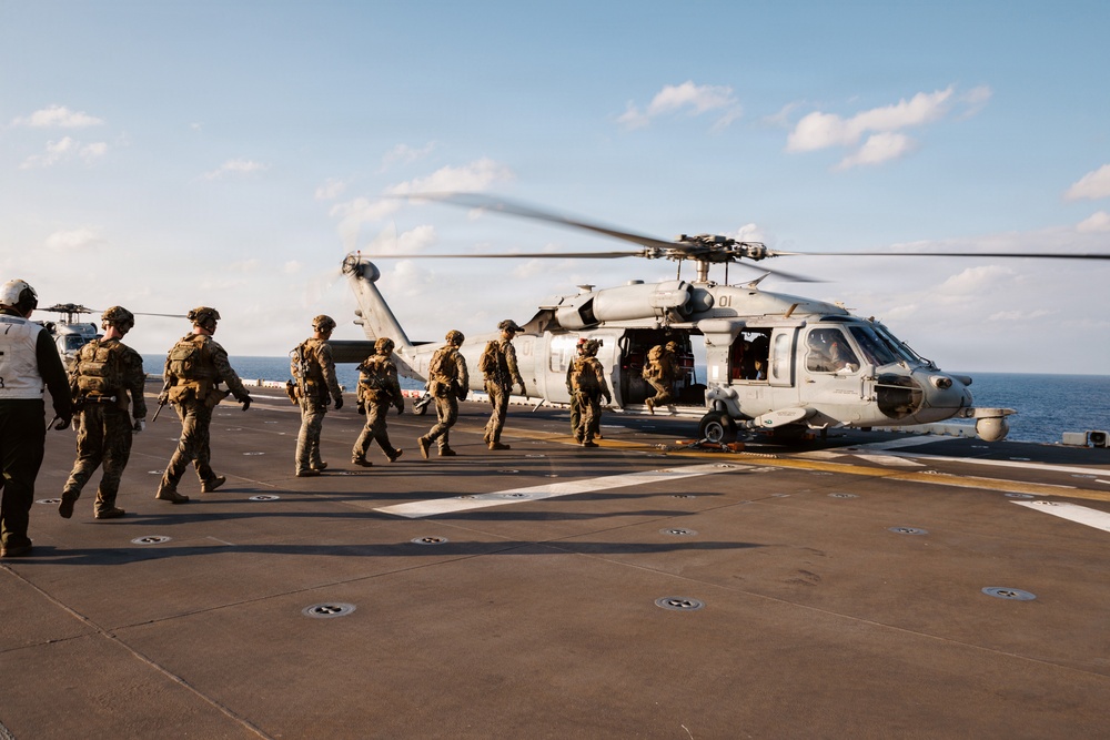 31st MEU | MRF Fast Ropes aboard USS Tripoli