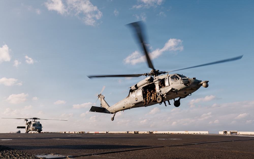 31st MEU | MRF Fast Ropes aboard USS Tripoli