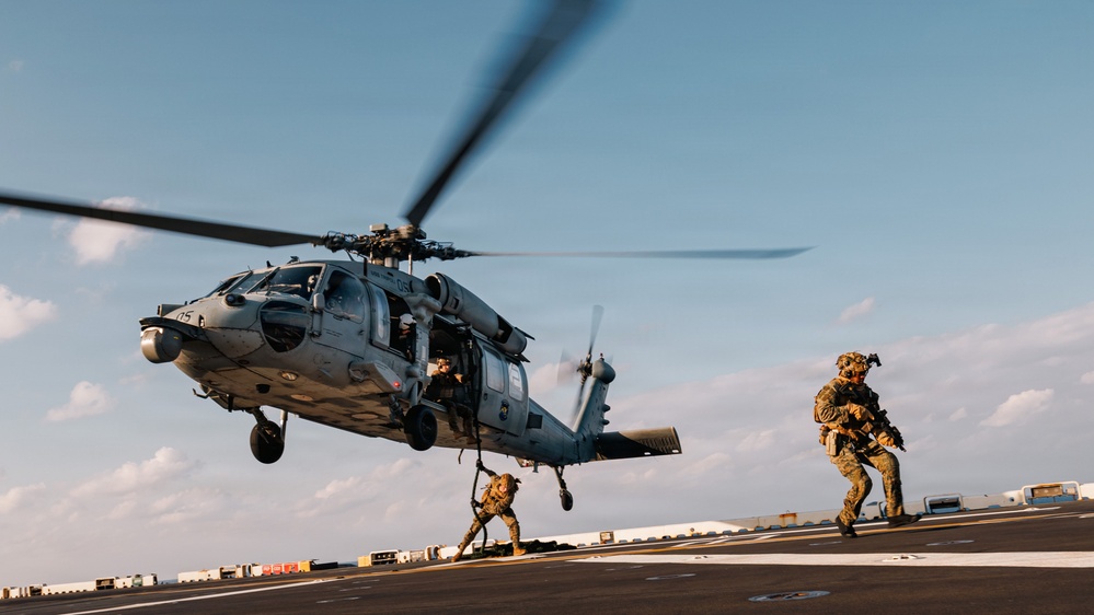 31st MEU | MRF Fast Ropes aboard USS Tripoli