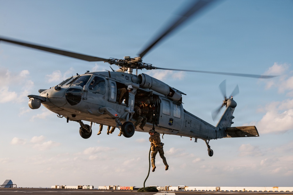 31st MEU | MRF Fast Ropes aboard USS Tripoli