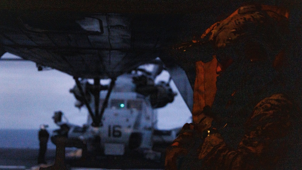 31st MEU | Night Visit, Board, Search, and Seizure exercise