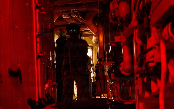 31st MEU | Night Visit, Board, Search, and Seizure exercise