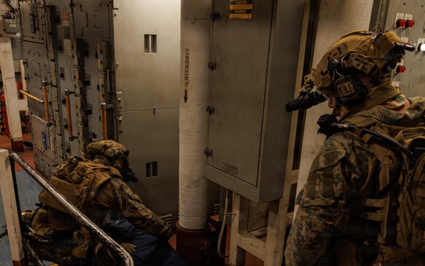 31st MEU | Night Visit, Board, Search, and Seizure exercise