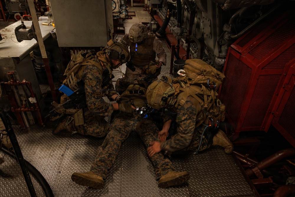 31st MEU | Night Visit, Board, Search, and Seizure exercise