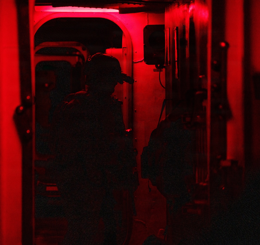 31st MEU | Night Visit, Board, Search, and Seizure exercise