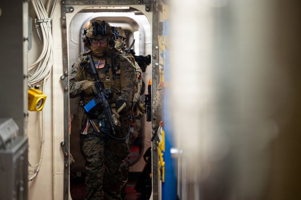 31st MEU | Maritime Raid Force executes VBSS operations