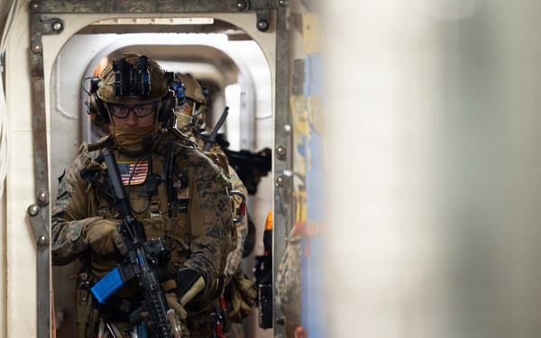 31st MEU | Maritime Raid Force executes VBSS operations