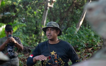 Jungle Operations Training Course - Panama: Machete techniques and water purification
