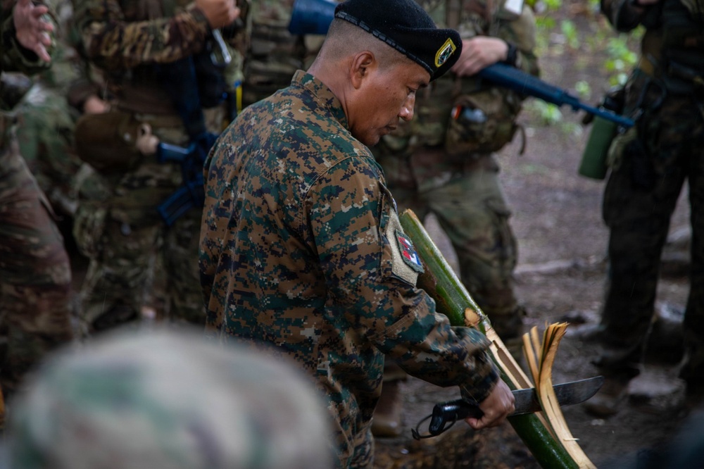 Jungle Operations Training Course - Panama: Machete techniques and water purification