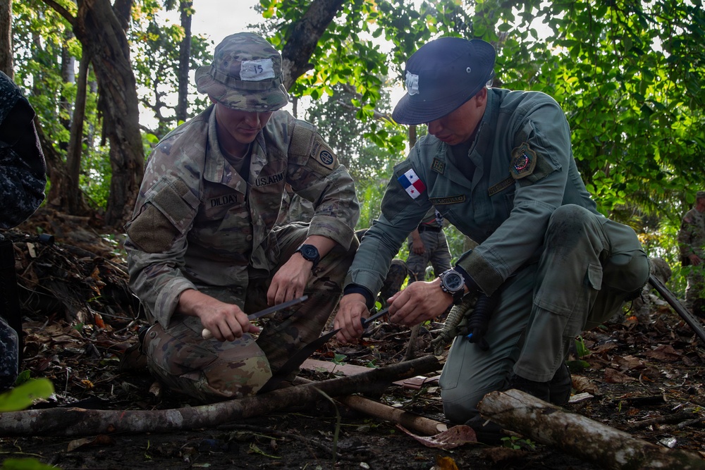 Jungle Operations Training Course - Panama: Machete techniques and water purification