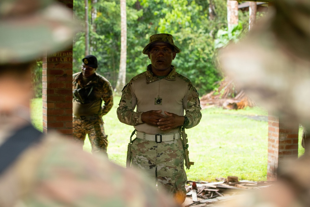 Jungle Operations Training Course-Panama: Primitive Fire Training