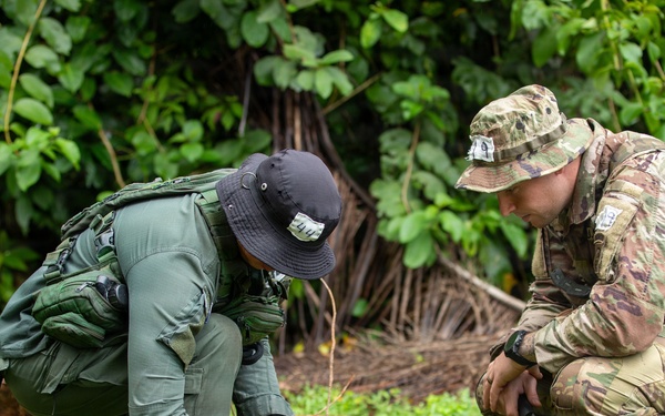 Jungle Operations Training Course-Panama: Primitive Fire Training