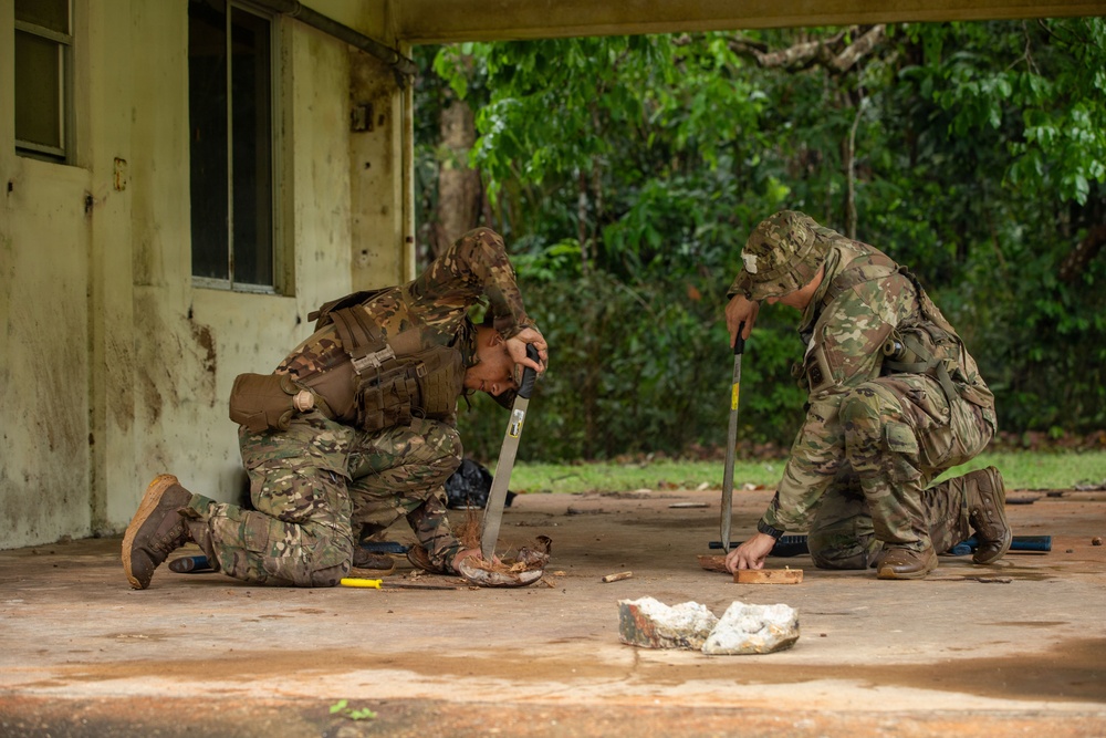 Jungle Operations Training Course-Panama: Primitive Fire Training