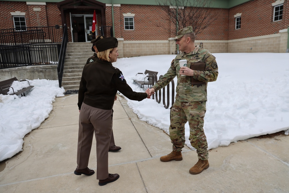 Lt. General Eubank Visits the 7th Signal Command (Theater)
