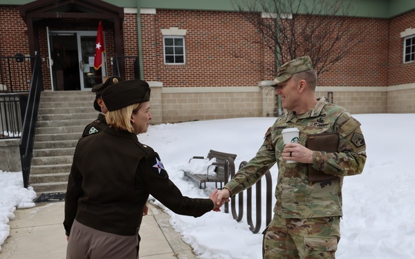 Lt. General Eubank Visits the 7th Signal Command (Theater)