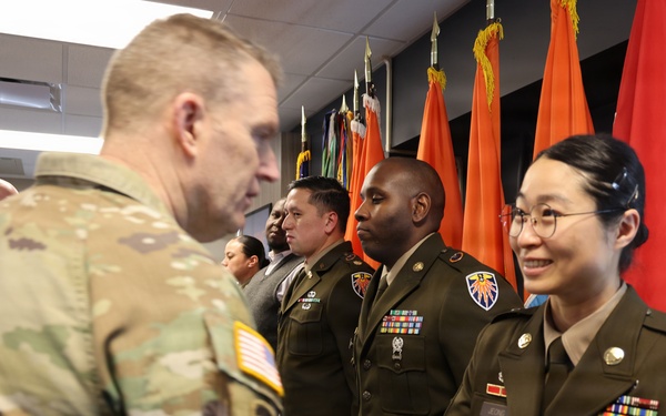 Lt. General Eubank Visits the 7th Signal Command (Theater)