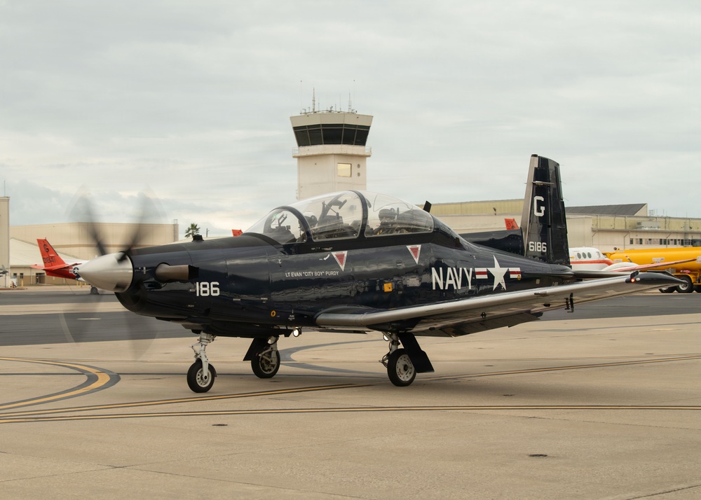 T-6B Texan II Taxis on Flight Line