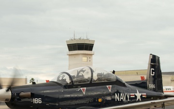 T-6B Texan II Taxis on Flight Line