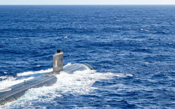 USS Asheville (SSN 758) and USS Annapolis (SSN 760) conduct photo exercise (PHOTOEX)