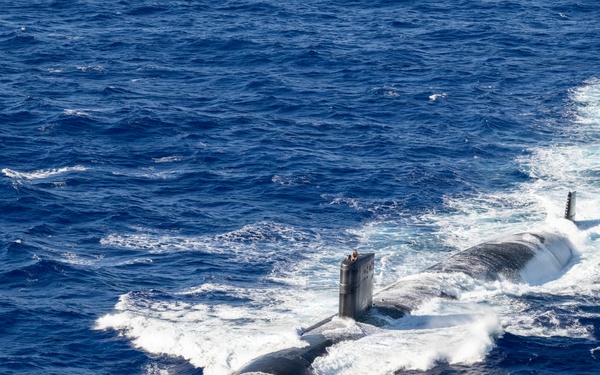 USS Asheville (SSN 758) and USS Annapolis (SSN 760) conduct photo exercise (PHOTOEX)