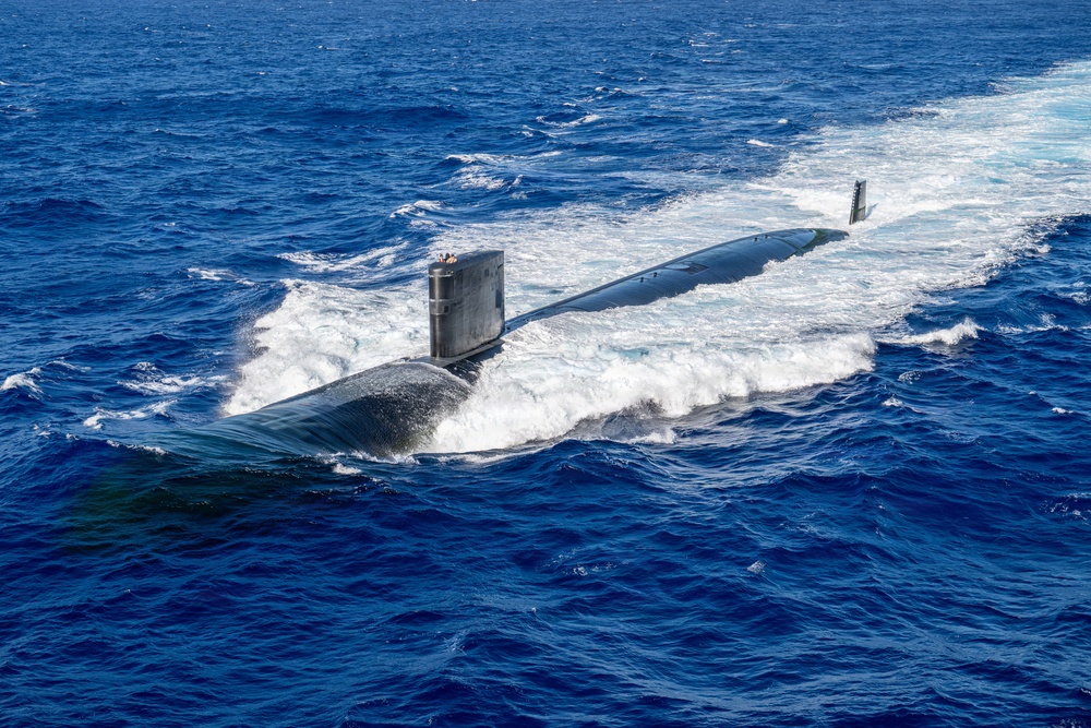 USS Asheville (SSN 758) and USS Annapolis (SSN 760) conduct photo exercise (PHOTOEX)