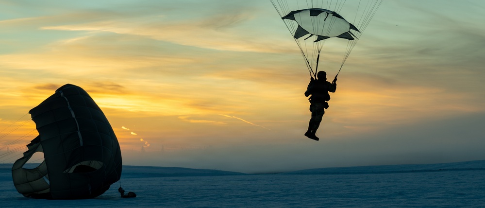Palmetto Reach: Charleston Airmen Perform Joint Airdrop Training