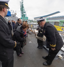 USS Dewey Welcomes Otaru Community Leaders Aboard DDG 105