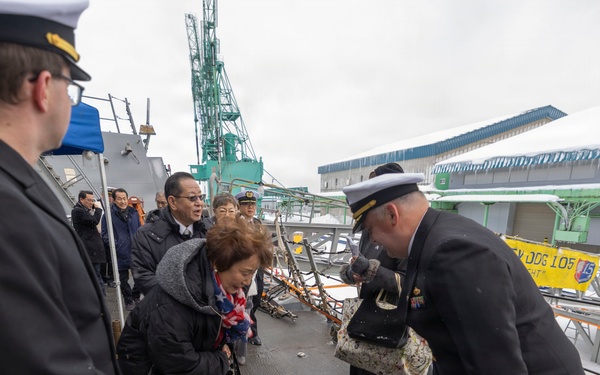 USS Dewey Welcomes Otaru Community Leaders Aboard DDG 105