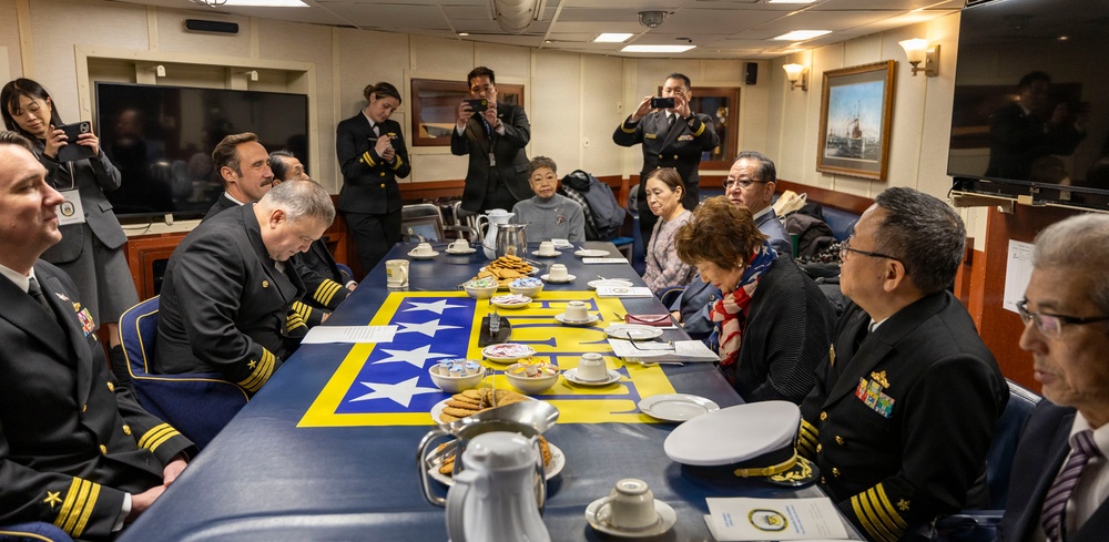 USS Dewey Welcomes Otaru Community Leaders Aboard DDG 105