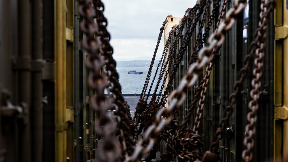 USS Ashland Sailors Certify Well Deck Operations Capability