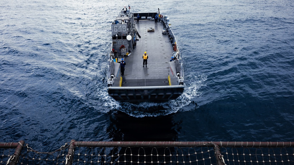 USS Ashland Sailors Certify Well Deck Operations Capability