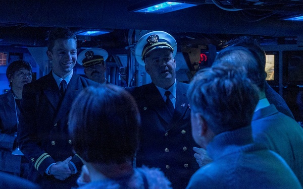 USS Dewey Welcomes Otaru Community Leaders Aboard DDG 105